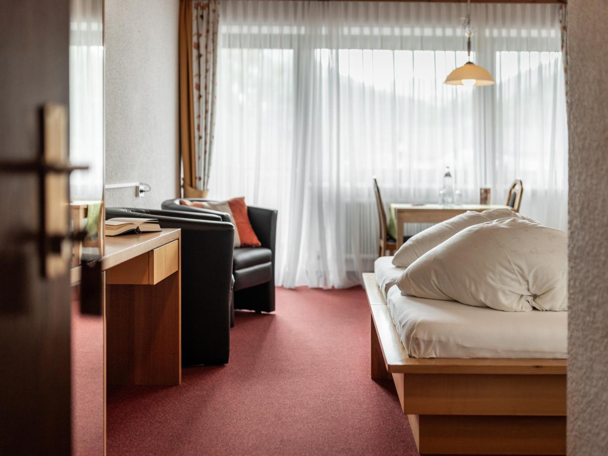 Hotel Engel Меллау Экстерьер фото