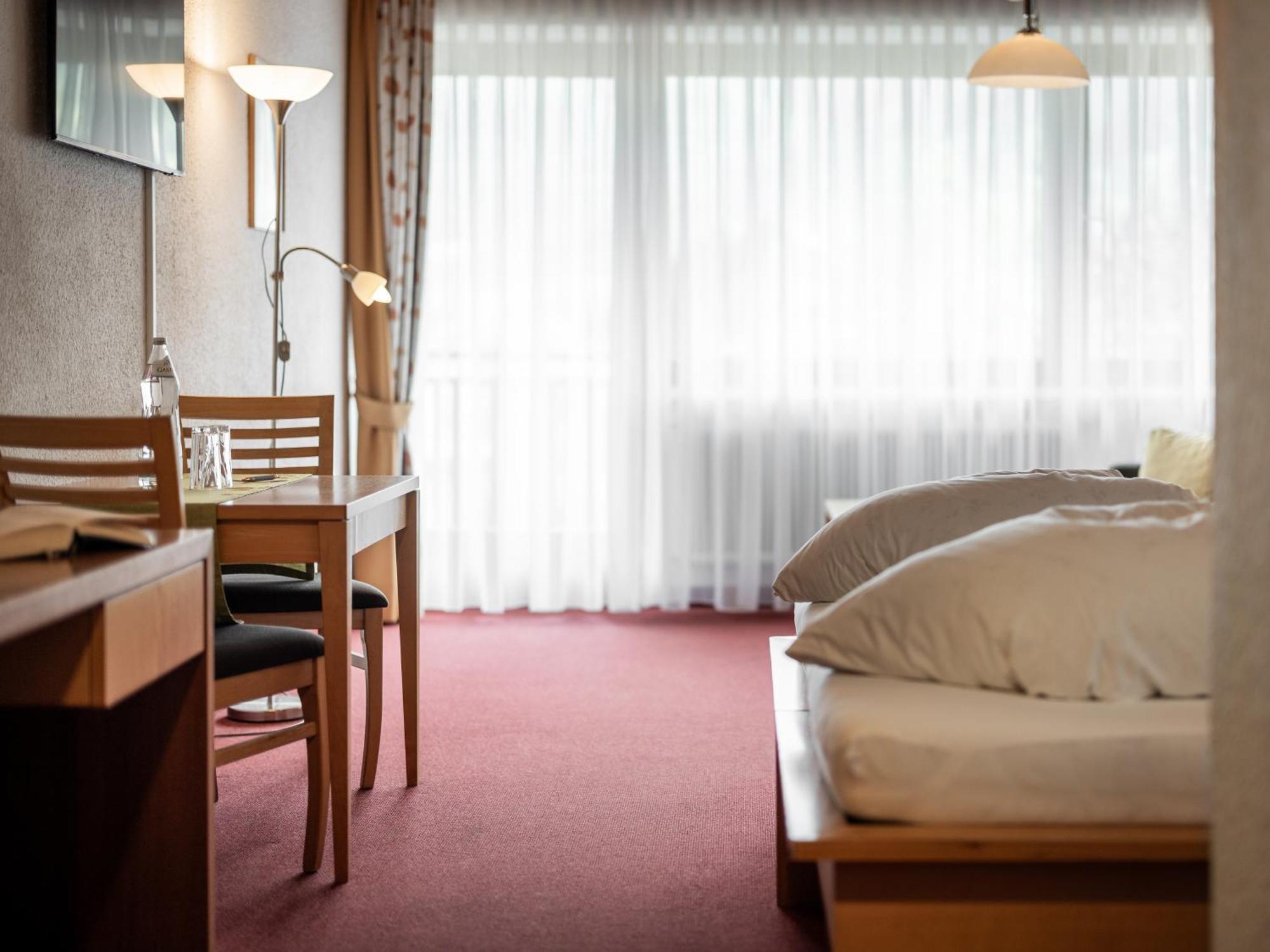 Hotel Engel Меллау Экстерьер фото