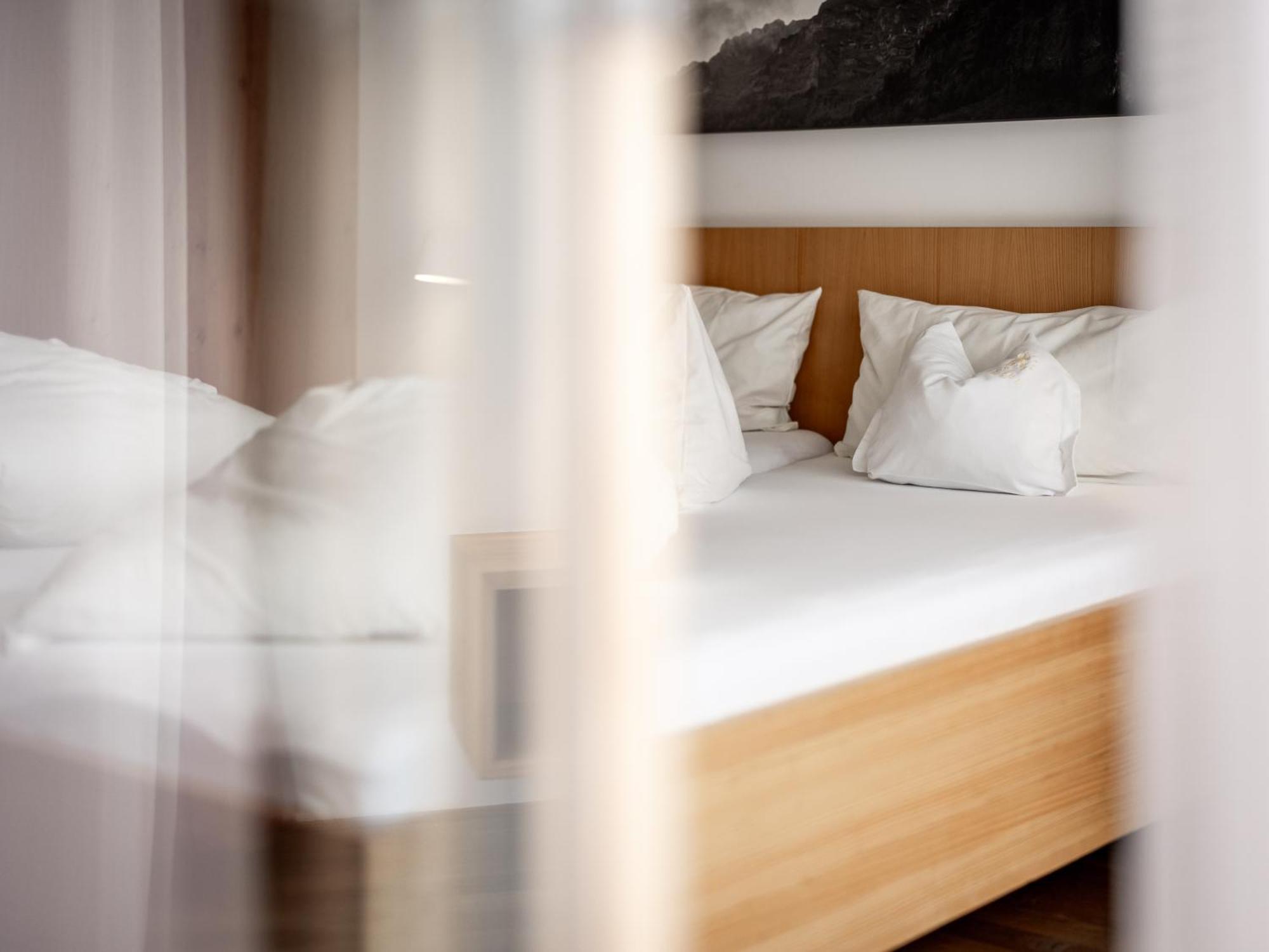 Hotel Engel Меллау Экстерьер фото